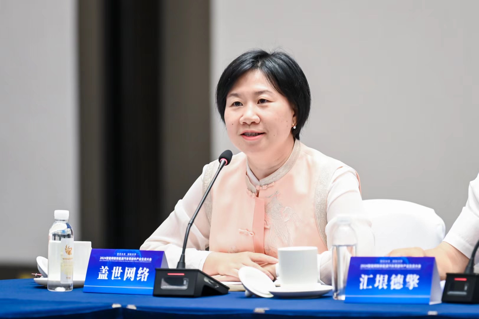 盖世汽车CEO周晓莺受邀主持“2024智能网联新能源汽车零部件产业生态大会-智能化时代的新型整零协同关系高端对话”